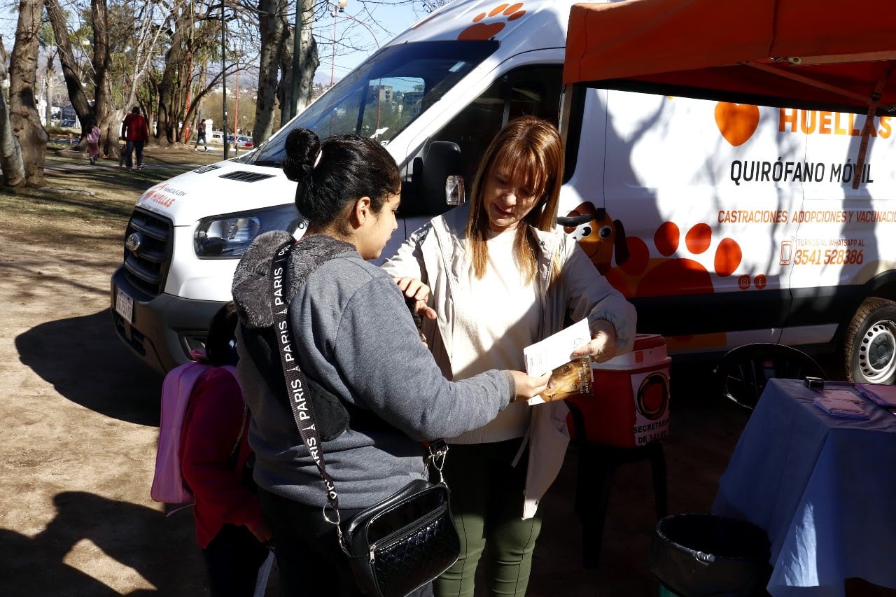 Quirofano móvil "Familia con huellas" Carlos Paz