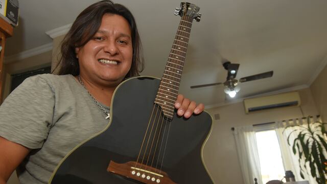Un Chimeno vendía su guitarra porque se quedó sin trabajo y la solidaridad llamó a su puerta