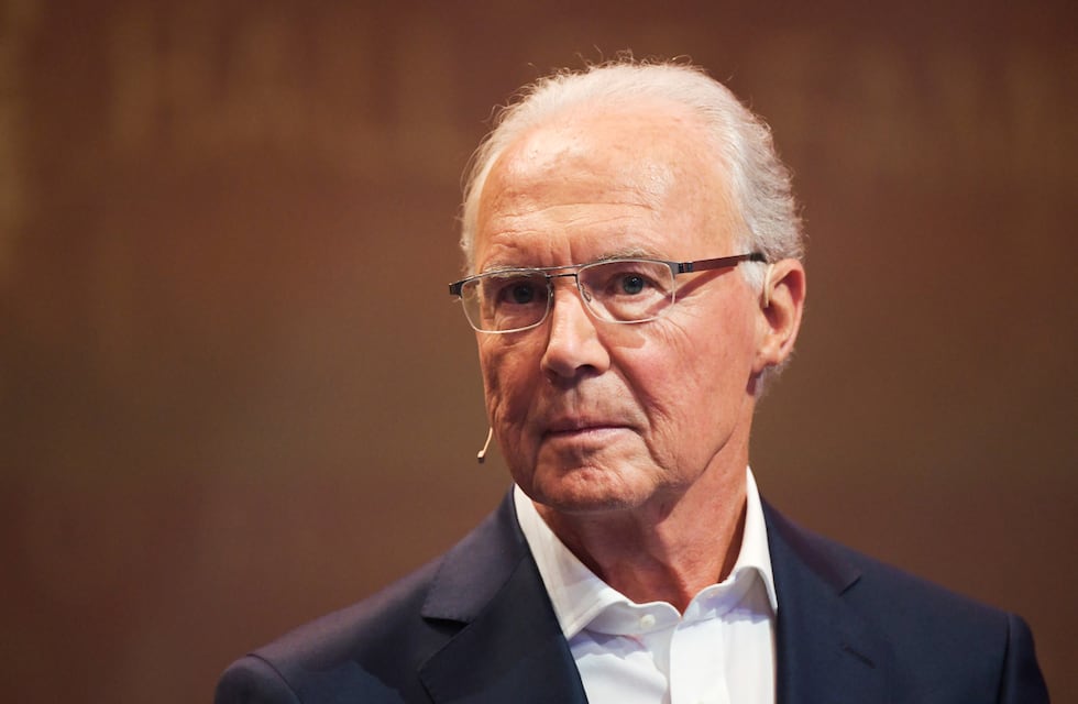 Beckenbauer: “Maradona fue un genio, que en los últimos años perdió el control de su vida”