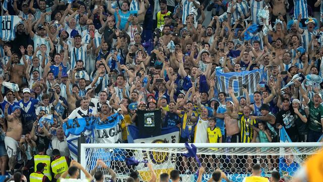Gestos. Felicidad, orgullo, emoción... Cada hincha vive a su manera el partido, pero los rostros evidencian las mismas sensaciones. (AP)