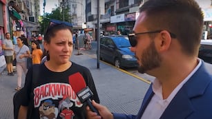 La mujer policía se mostró disconforme con su sueldo.