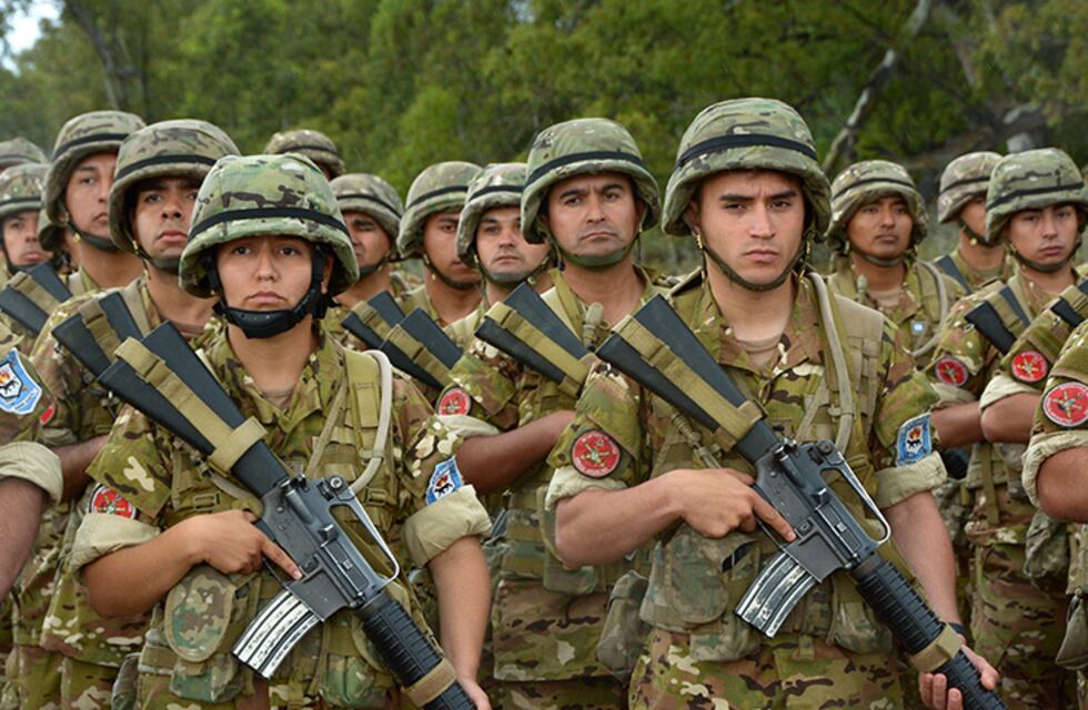 Se realizó el acto por el 143º aniversario de la Infantería de Marina