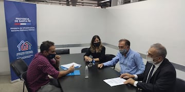 Firma de convenio por viviendas con la comuna de María Juana