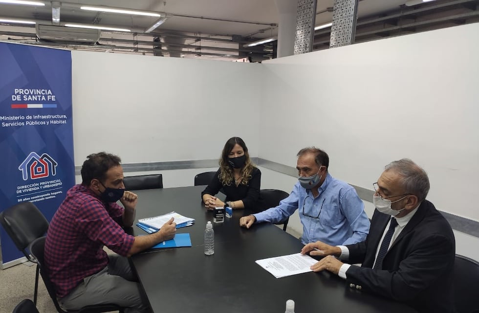 Firmaron convenios para la construcción de viviendas en localidades del departamento Castellanos