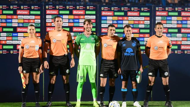 Andrés Merlos con los capitanes de Belgrano y San Martín de San Juan en Alberdi.
