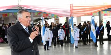Osvaldo Jaldo asistió a la Escuela Fray Manuel Pérez ubicada en la localidad de Alderetes con el objetivo de inaugurar obras de ampliación y remodelación de la institución.
