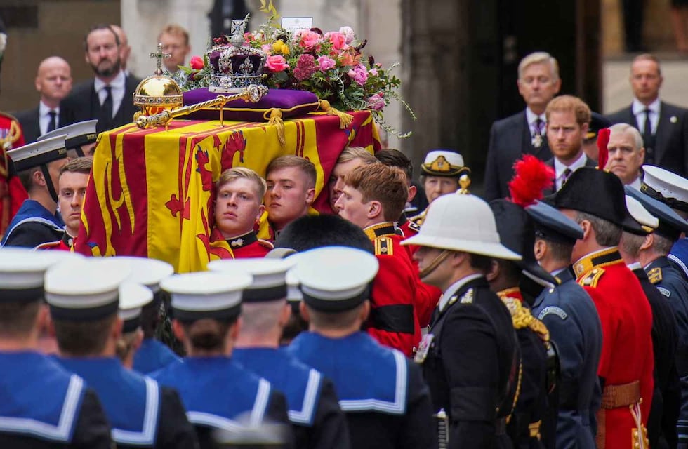Terminó el funeral de la reina Isabel II en Reino Unido: cientos de personas despidieron a la monarca