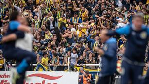 La hinchada de Rosario Central protagonizó un vergonzoso episodio