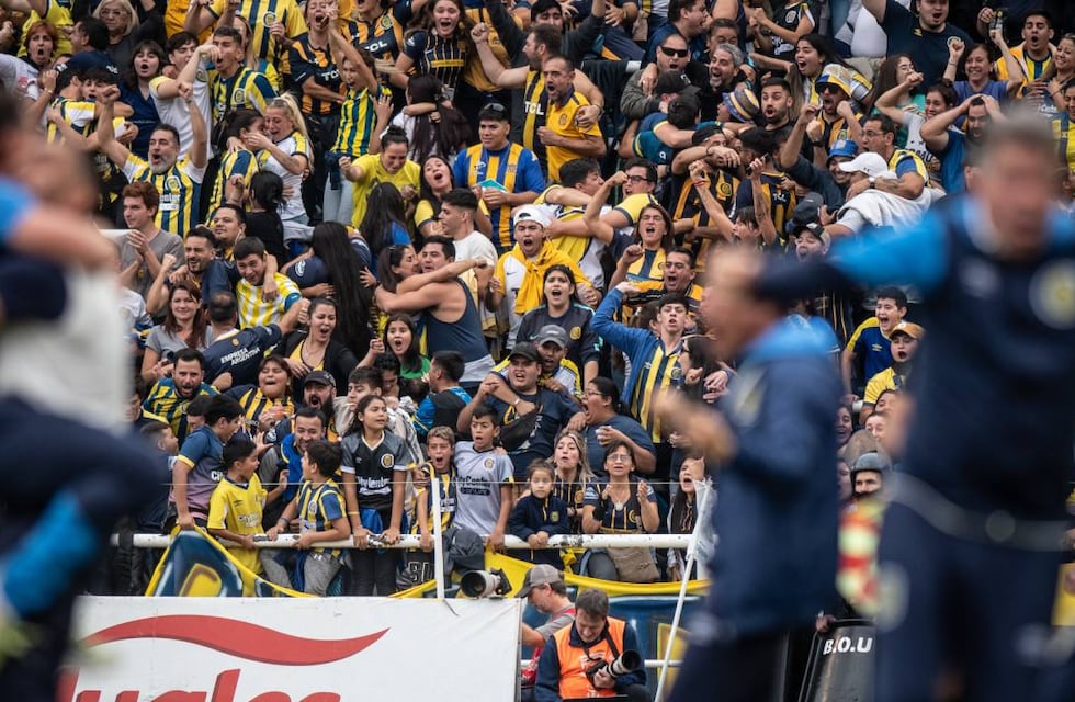 Video viral: fue a ver a Rosario Central y casi se queda sin auto, pero recibió una insólita ayuda