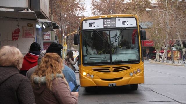 Los precios de los boletos de colectivo en San Juan: el tema de la próxima reunión entre los empresarios y funcionarios locales.