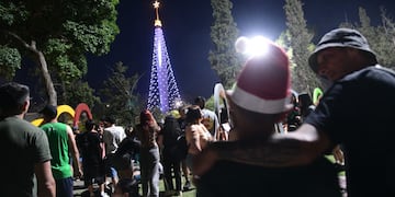 Córdoba encendió su tradicional arbolito de navidad en el Faro del Bicentenario (Javier Ferreyra / La Voz).