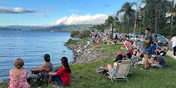 Turismo en la costanera del lago de Villa Carlos Paz durante el fin de semana largo de carnaval 2025.