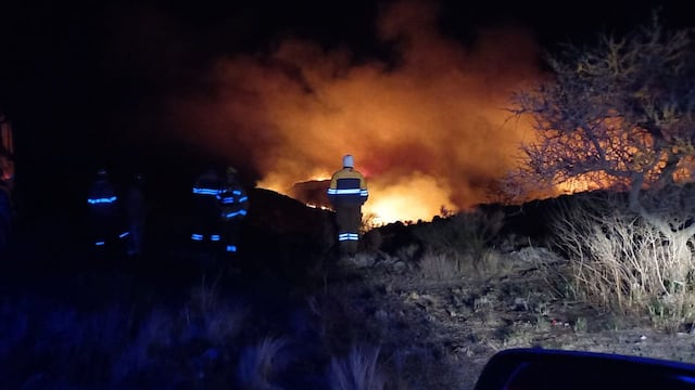 Incendio en Cuchi Corral, La Cumbre. Más de 100 efectivos están en la zona (Gentileza Claudia Cepeda, La Nómina)
