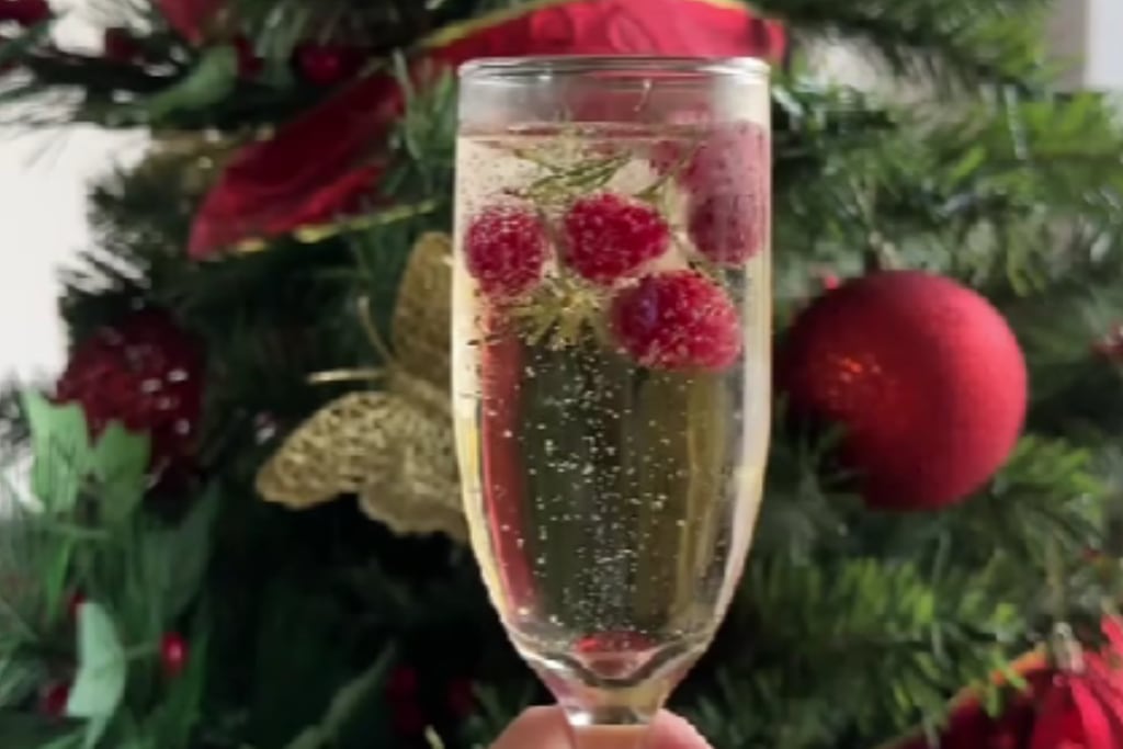 Cómo hacer un cocktail con frambuesas: el trago perfecto para sorprender en el brindis de Navidad 2025