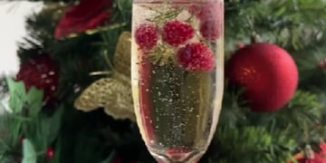 Cómo hacer un cocktail con frambuesas: el trago perfecto para sorprender en el brindis de Navidad 2025