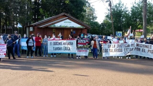 Puerto Iguazú: taxistas y remiseros intentan frenar el corte de ruta anunciado por el sector docente. Archivo.