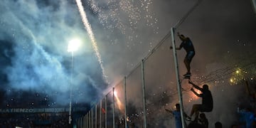 Incidentes y pirotecnia en el cierre del Belgrano - Talleres por la Copa de la Liga Profesional.