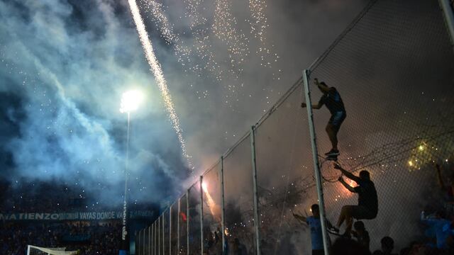 Incidentes y pirotecnia en el cierre del Belgrano - Talleres por la Copa de la Liga Profesional.