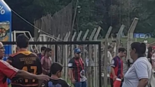 Tragedia en la final de un partido de fútbol: un joven jugador sufrió muerte súbita en Montecarlo.