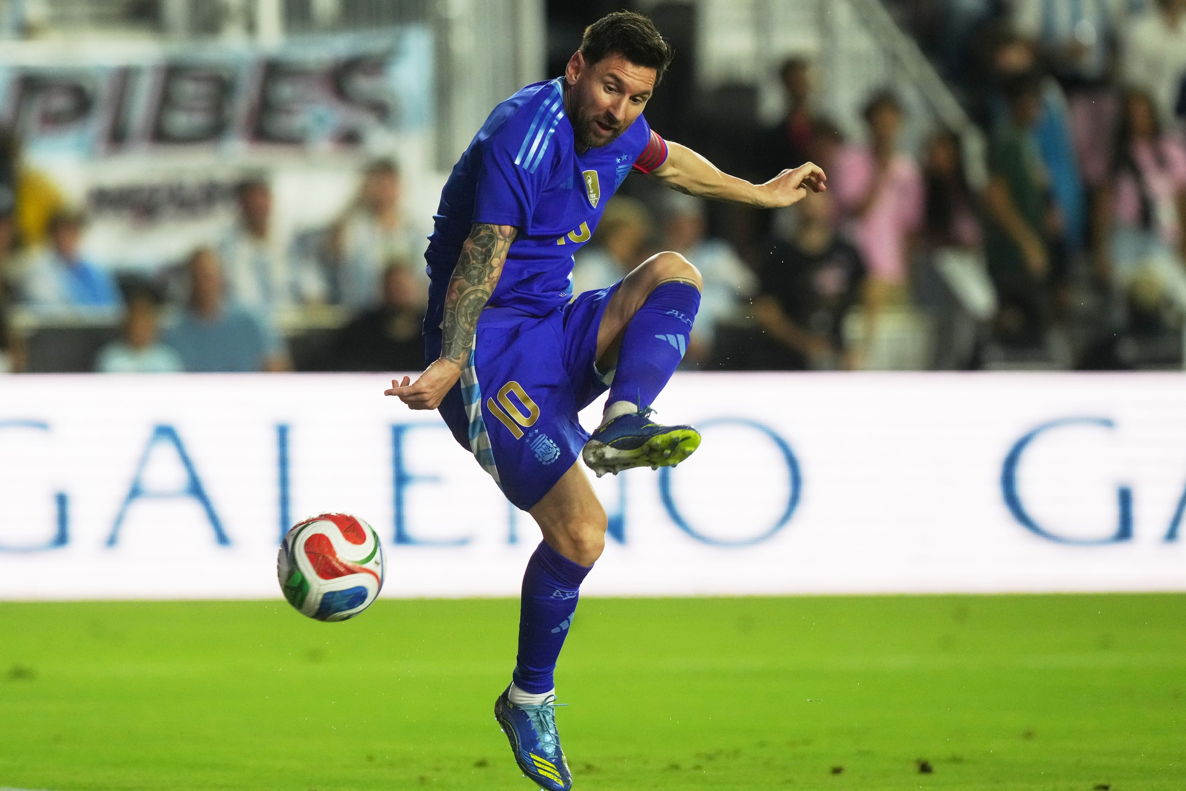 Messi sumó una asistencia más en la selección (AP)