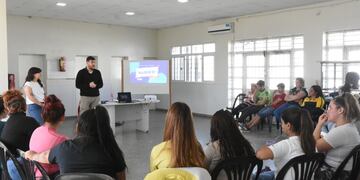 Taller de capacitación sobre cómo hacer un Currículum Vitae