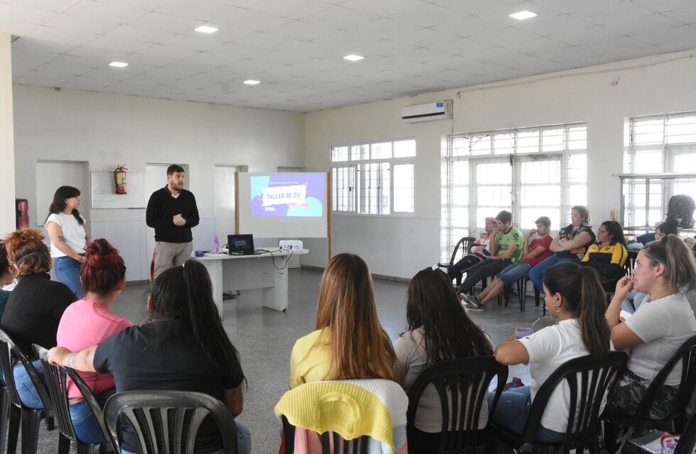 Nuevo taller de currículum vitae en el CIC de barrio Zazpe