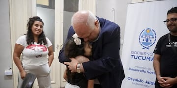 El ministro y los padres acordaron nuevas líneas de apoyo en esta etapa de recuperación luego del grave episodio de bullying.