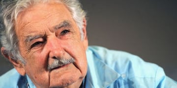 José Mujica dijo que padece de un tumor en el esófago.