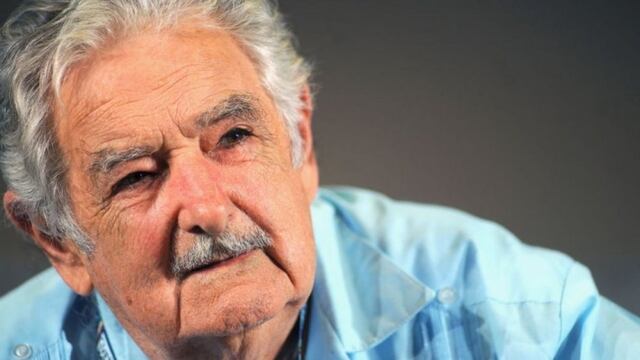 José Mujica dijo que padece de un tumor en el esófago.