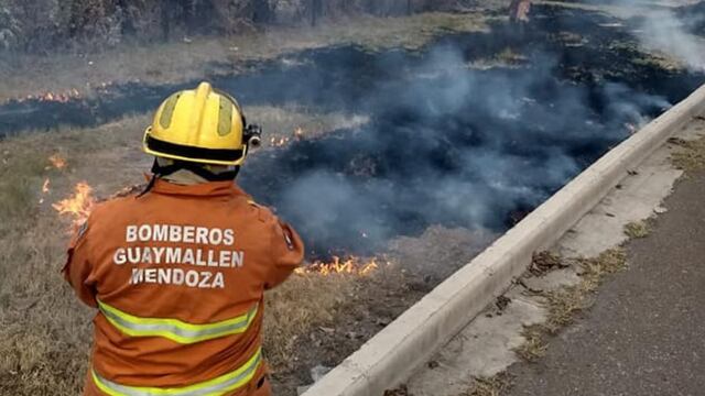 Luego de una baja considerable en la recaudación por medio de bonos solidarios, los Bomberos Voluntarios de Guaymallén abrieron una cuenta en Mercado Pago. Foto: Facebook Asociación Bomberos Voluntarios de Guaymallén.