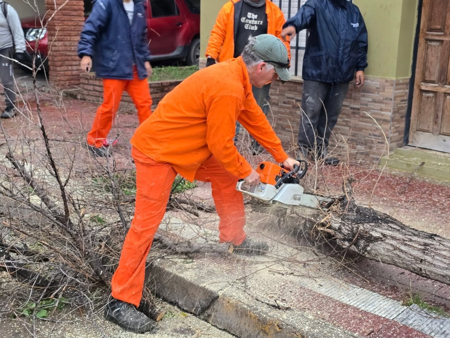 Fuerte temporal de viento y granizo afectó viviendas y diferentes servicios en Arroyito