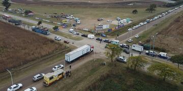 Ya hay gente haciendo cola para ingresar al autódromo "Ciudad de Rafaela"