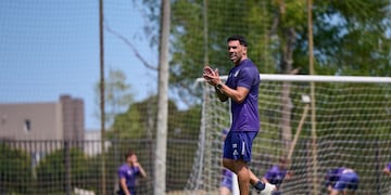 Carlos Tevez, al frente de un Talleres que afrontará los clásicos con tres días de diferencia.