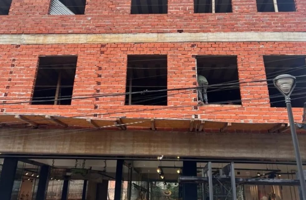 Investigan la muerte de un obrero tras caer de un andamio en una obra irregular en Puerto Iguazú