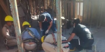 Posadas: salvó su vida de milagro tras caer de una obra en construcción.