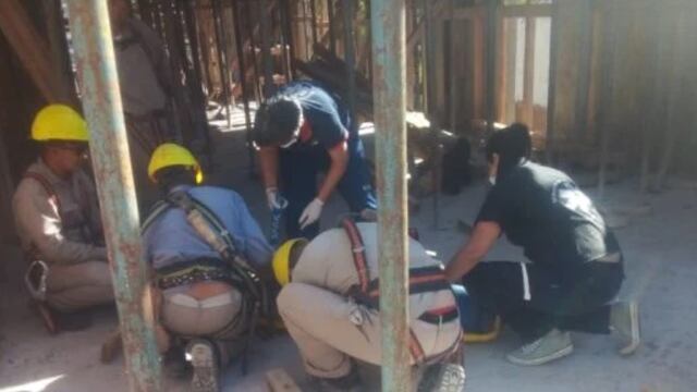 Posadas: salvó su vida de milagro tras caer de una obra en construcción.