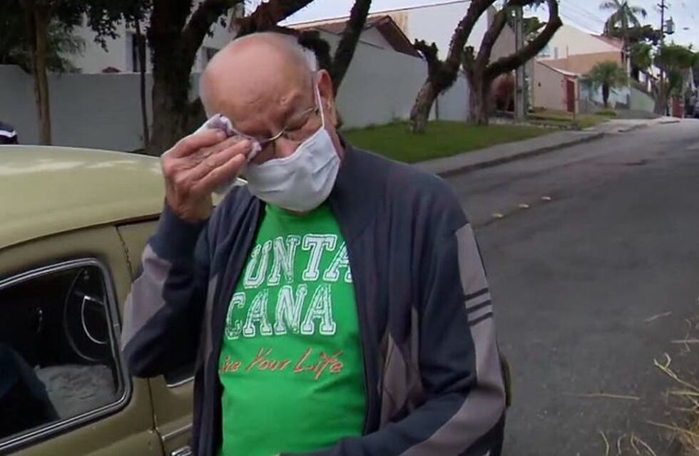 El conmovedor gesto de unos alumnos con su docente jubilado