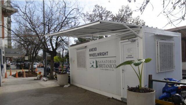 Instalan contenedores para atender a pacientes con síntomas compatibles con el coronavirus (La Capital).