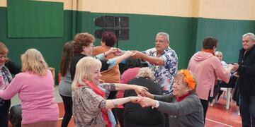 Celebraron el Día del Jubiliado en el Polideportivo Municipal.