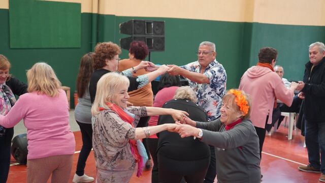 Celebraron el Día del Jubiliado en el Polideportivo Municipal.