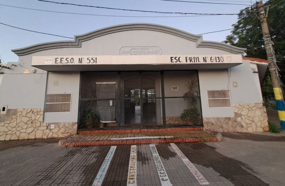 Balearon una escuela de Rosario: encontraron 14 vainas servidas y una amenaza relacionada al narcotráfico