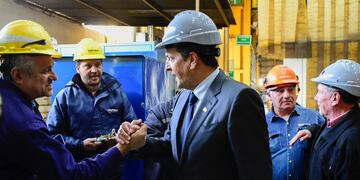 Sergio Massa de recorrida en IMPSA, en la provincia de Mendoza.