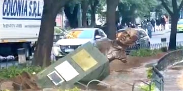 La imagen propia de una película de cine catástrofe, en una de las esquinas más importantes de la ciudad de Córdoba.