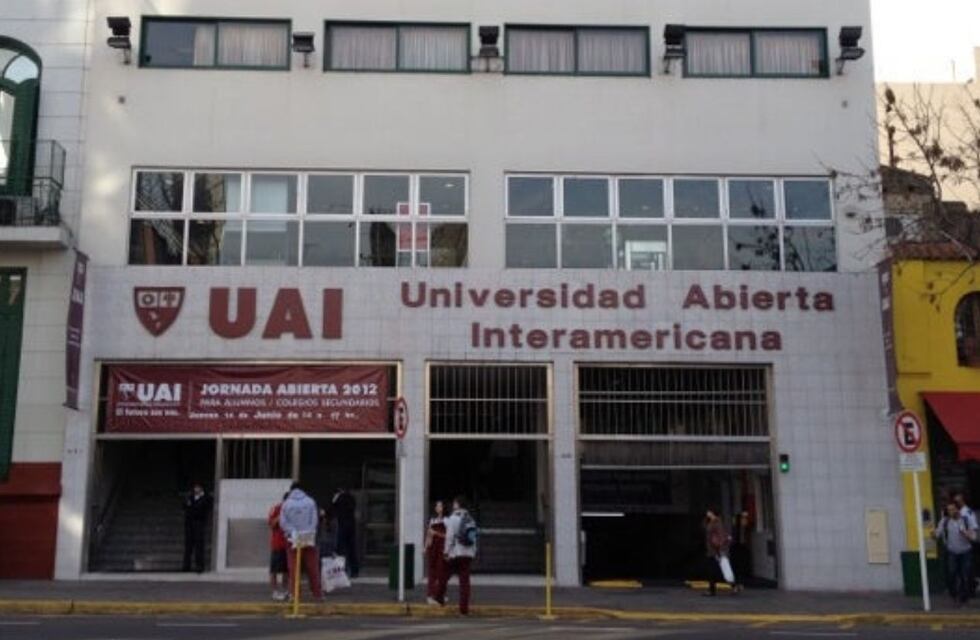 Desde la UAI explicaron qué pasó con la alumna que cayó al vacío