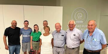 Reunión en la Sociedad Rural de Rafaela para presentar la raza bovina piamontesa.