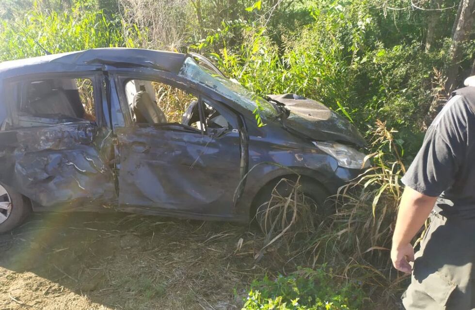 Rodeo Viejo: despistaron y chocaron contra un árbol pero salieron ilesos