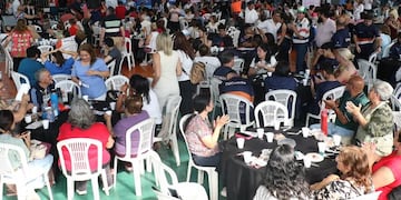 Cientos de tucumanos participaron de una jornada que unió prevención, ejercicio y celebración, encabezada por el ministro Luis Medina Ruiz y el secretario Diego Erroz.
