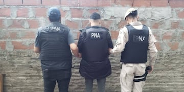 Prefectura Naval Argentina capturó a 11 personas por orden de la Justicia federal.
