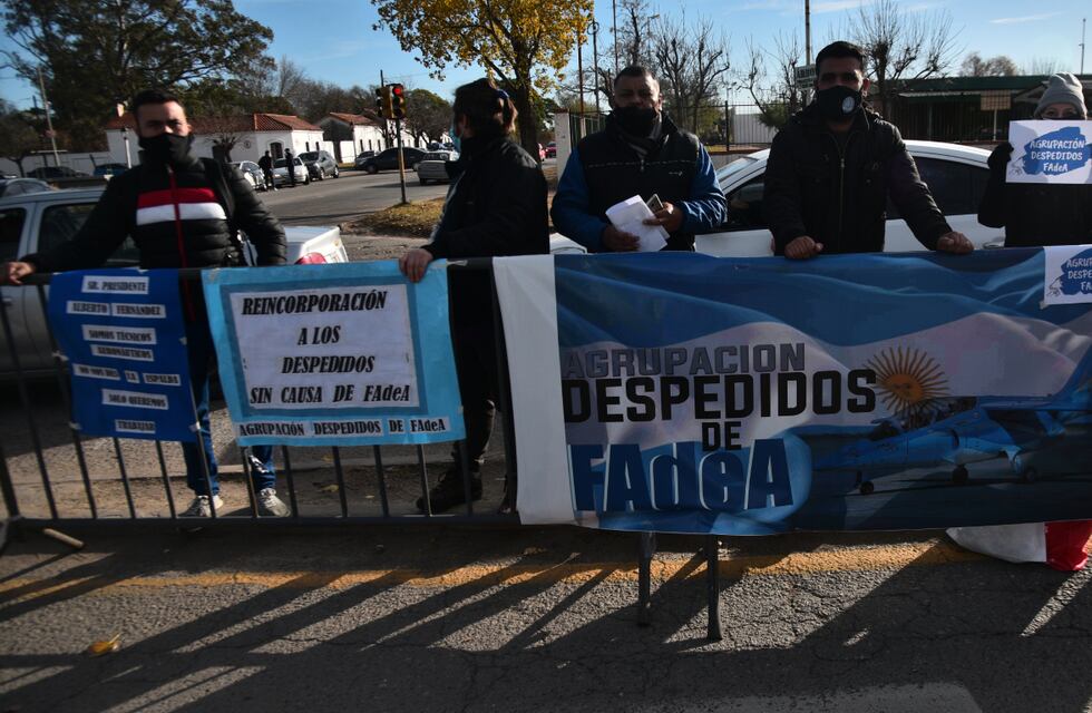 Alberto Fernández en Córdoba: cacerolazo de vecinos, protesta de exempleados y tránsito cortado