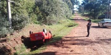 Automovilista salvó su vida tras volcar con su vehículo en San Pedro.